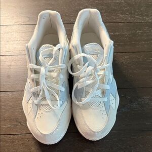 Reebok White and blue Athletic Shoes